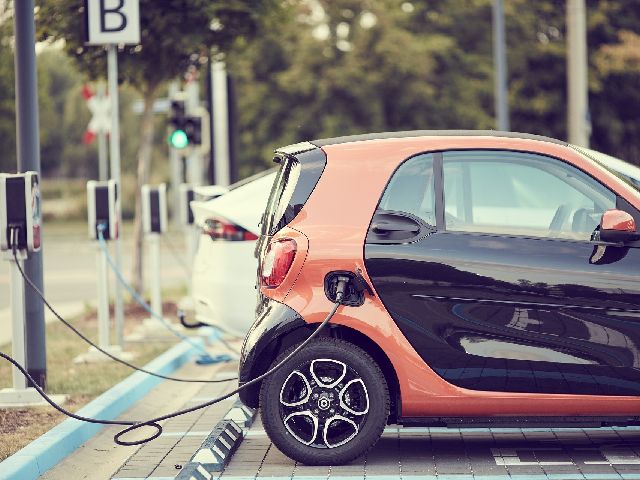 電気自動車の維持費はどのくらい ガソリン車 Hv車と比較しよう 廃車ひきとり110番スタッフコラム 電気自動車の維持費はどのくらい ガソリン車 Hv車と比較しよう 廃車ひきとり110番スタッフコラム