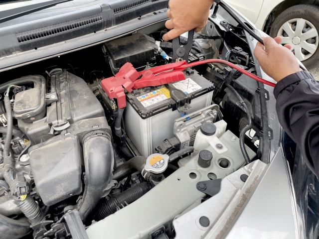 車が動かない原因の9割はコレ！バッテリー上がりの理由と対処法まとめ